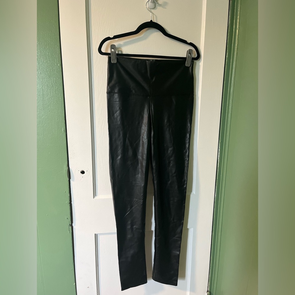 NWT Faux leather leggings size L
